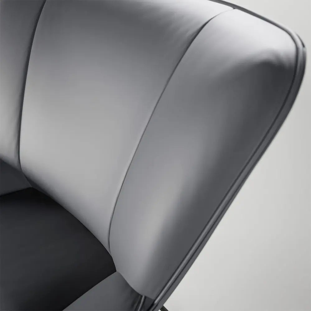 كرسي بذراعين 383 من تصميم رولف بنز