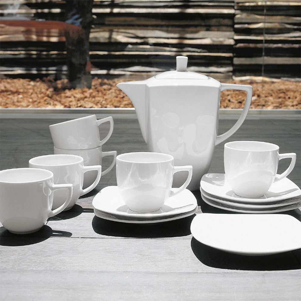 إبريق قهوة كافيتييرا على شكل مربع من البورسلين الأبيض من أدرياني إي روسي