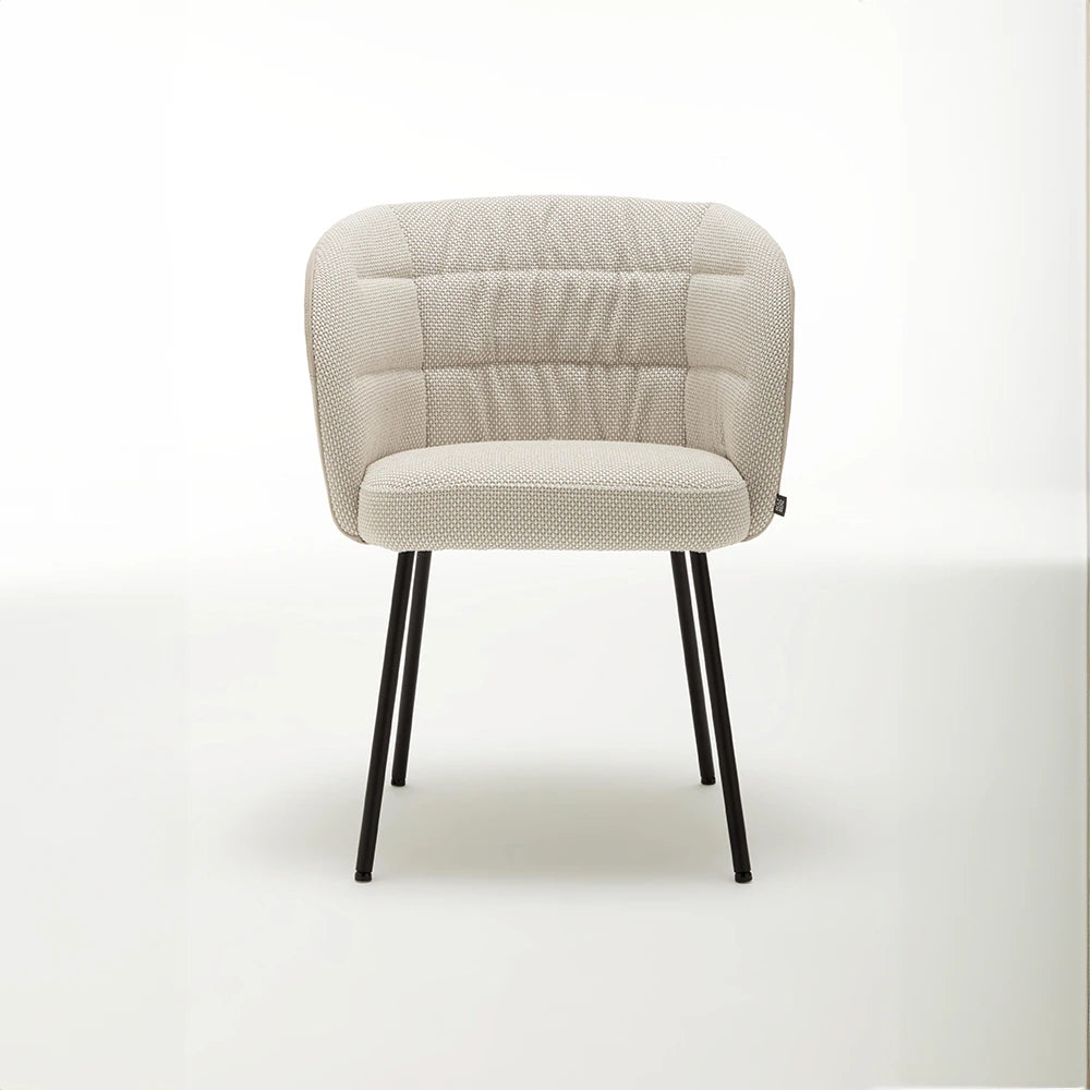 كرسي نوا من تصميم رولف بنز