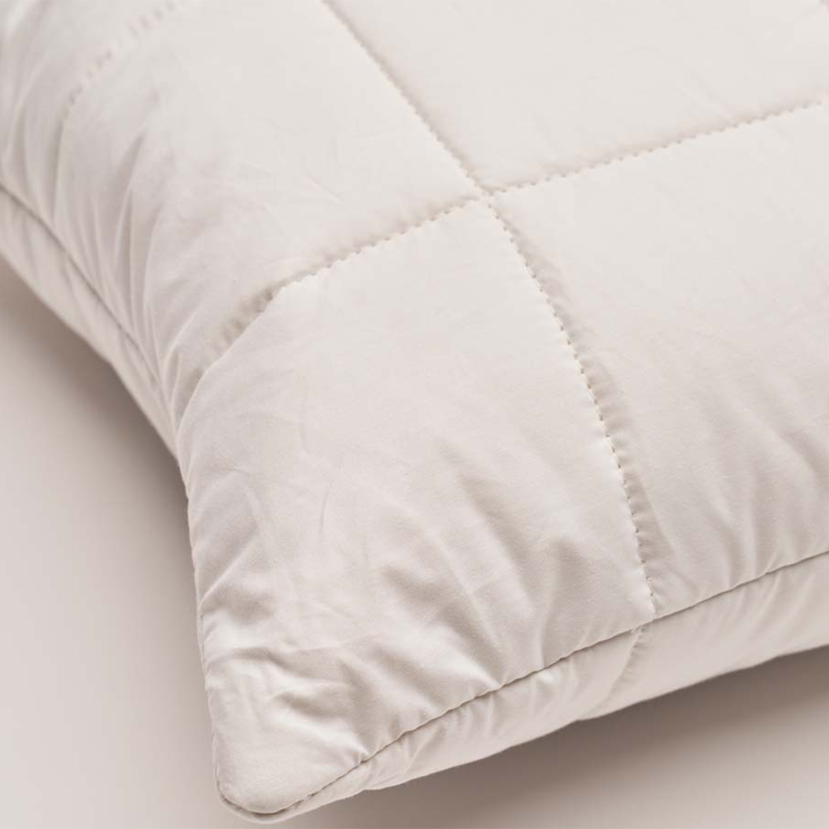 vispring wool pillow detail