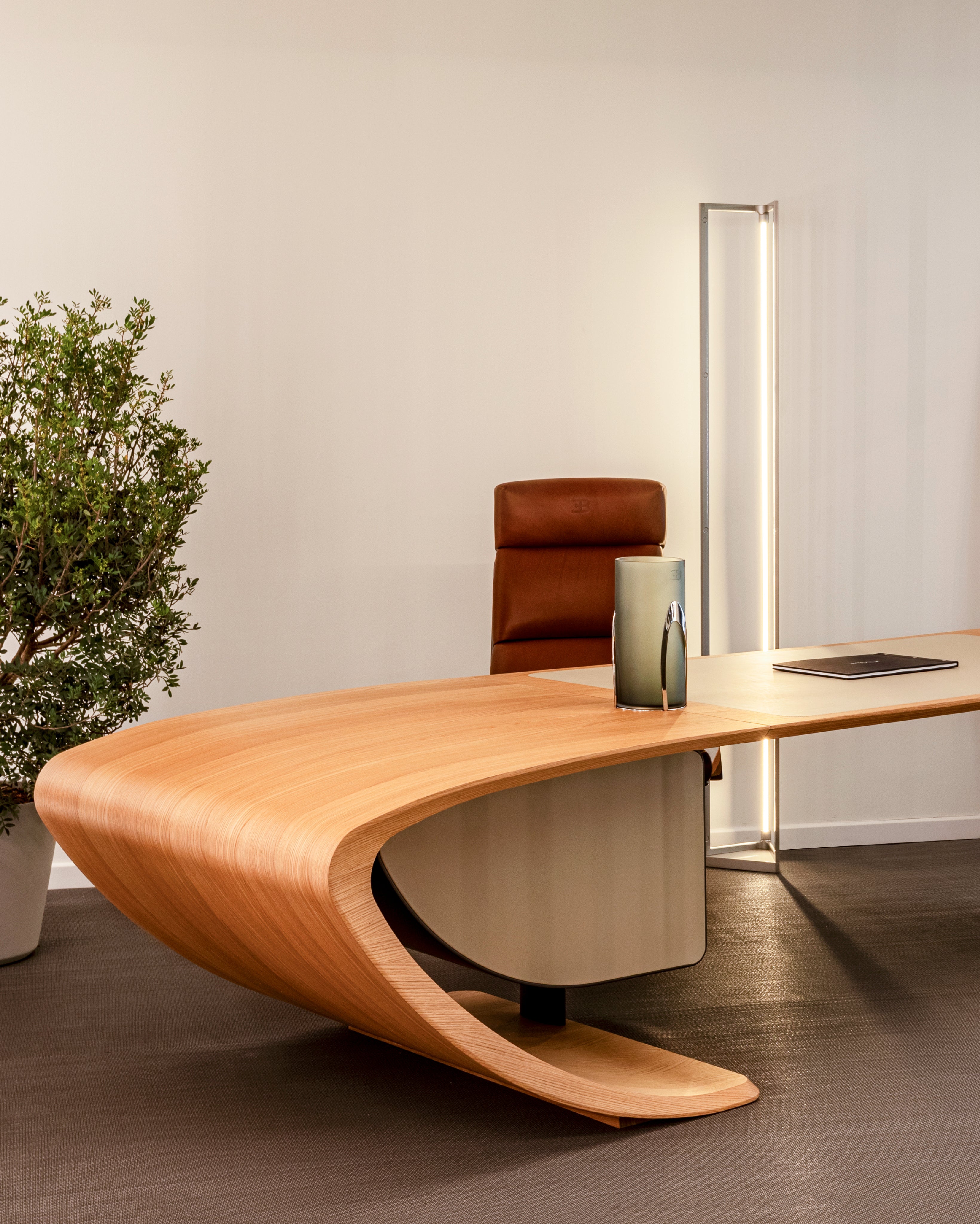 Type 7 Office Chair by Bugatti Home