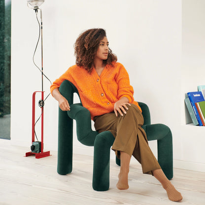 Ekstrem Chair by Varier - Lady using the Chair